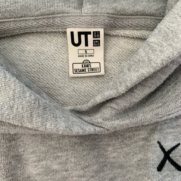 Uniqlo x Kaws hoodie - Picture 4 of 7